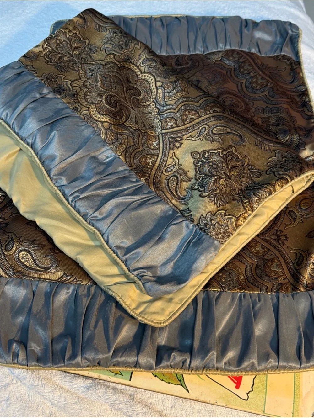 Home Expressions elegant paisley